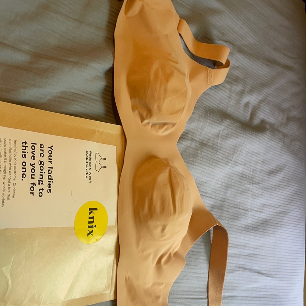 Padded V neck evolution Bra KNIX size 4 NEW TAGS